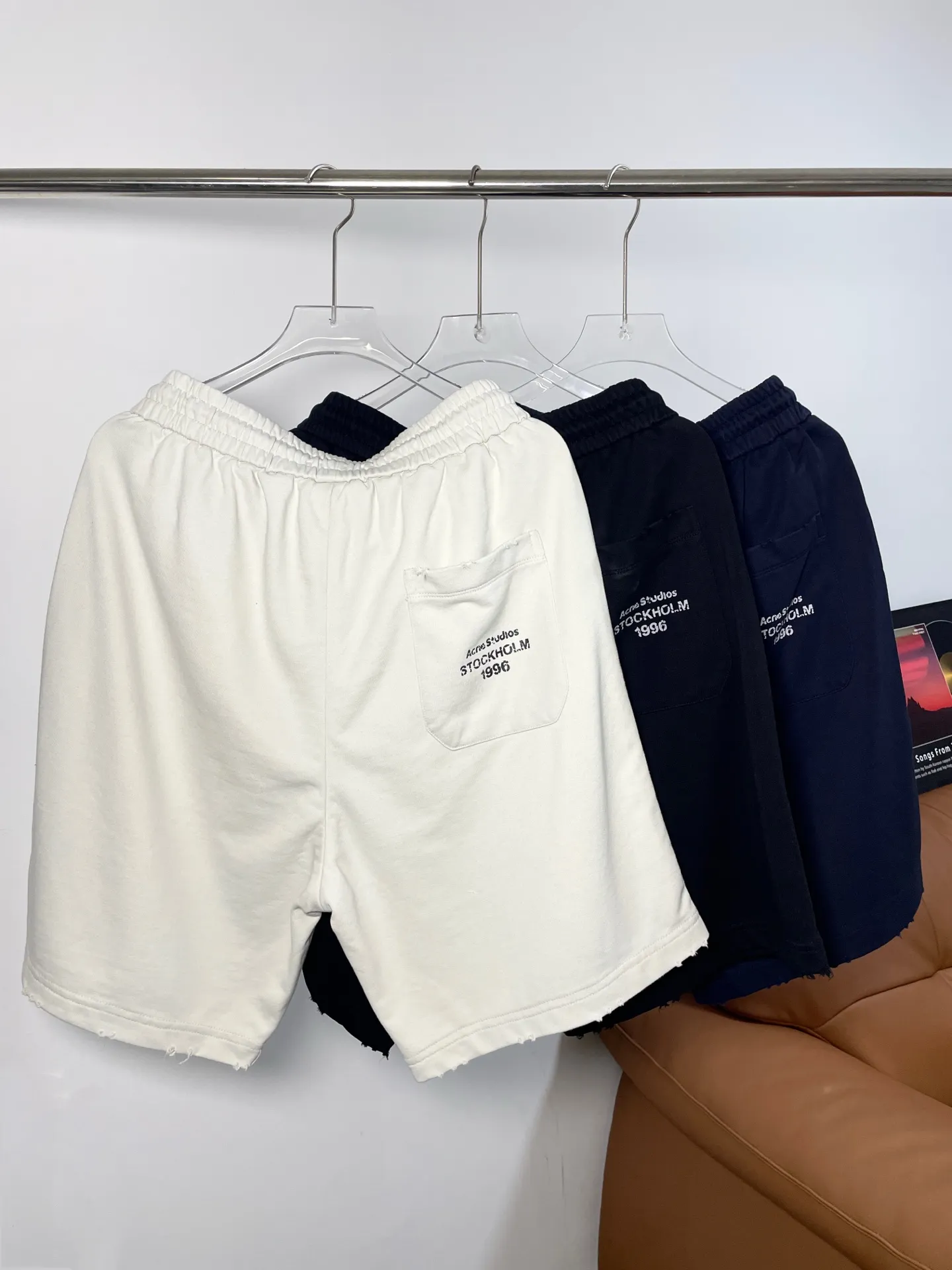 120 Acne Studios Retro logo 😎 💯 ！ Size M-3XL ：Black White Navy Blue 【Size 】 M: 84 108 109 44 L: 88 112 110.5 46 XL:92 116 112 48 XXL：96 120 113.5 50 XXXL：100 124 114 52